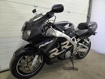 Honda CBR 900 RR Fireblade - 10