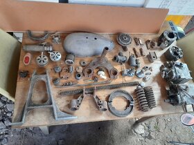 Díly Jawa speciál pérák kývačka atd - 10