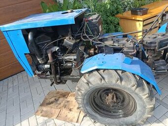 KLOUBOVÝ MALOTRAKTOR 4X4 - 10