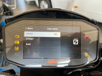 KTM 890 Duke R 2022 - 10