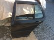 VW Golf 4 dveře v černé barvě - 10