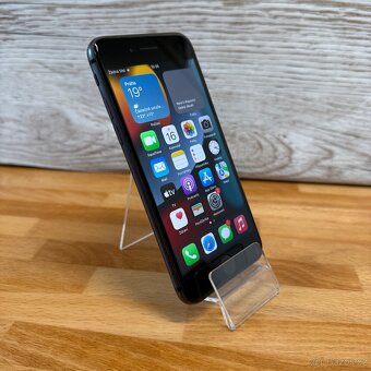 iPhone 8 64GB, černý (12 měsíců záruka) - 10