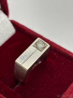 Zlatý prsten s briliantem 0.20 CT - 10