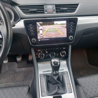 Škoda Superb 3-2.0Tdi-110kw-125.000km - 10