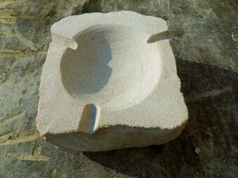 Kamenné popelníky - 10