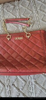 Vínová  kabelka Guess - 10