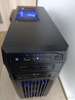 CORSAIR - stolní počítač - 10