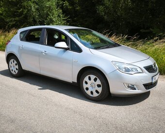 OPEL ASTRA 1.6 BENZÍN, ROK 2010, NAJETO 118.700 KM - 10