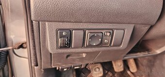 Nissan Tiida - 10