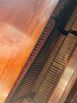 Piano /velmi poškozené/ - 10