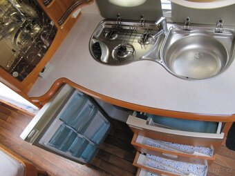 Prodám karavan Hobby 495 UL,r.v.2008 + mover + předstan. - 10