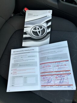 Toyota RAV4 2.0 4x4, ČR 2020, najeto jen 30 000km - 10