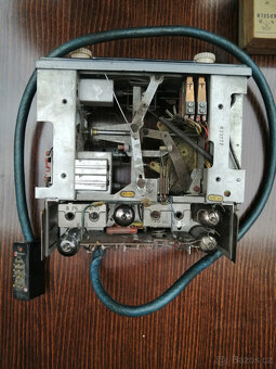 Staré elektronkové autorádio Tesla - 10