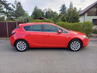 Benzínová Opel Astra 74066km... rok 2010 - 10