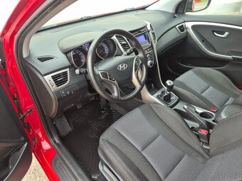Hyundai i30, 1.6 benzín 88kw,vyhř.volant,2.majitel,r.v.2013 - 10