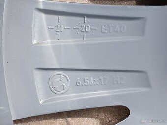 Pěkná letní alu kola Škoda Scala 205/50/17 vzorek 7mm - 10
