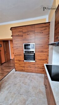 Prodej bytu 4+1 osobní vlastnictví, stará cihlová zástavba,  - 10