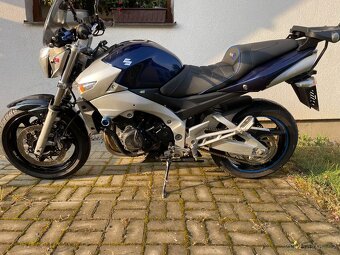 Suzuki GSR 600 - 10