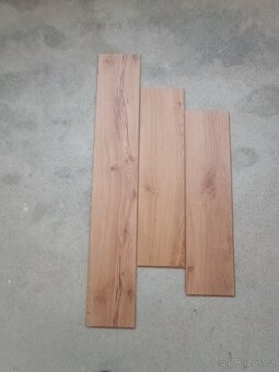 Krásná laminátová podlaha (více než 13 m2) - 10