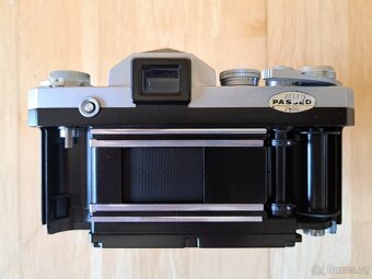 Nikon F - 10