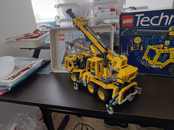 LEGO Technic 8460 Pneumatic Crane Truck +návod+box - 10