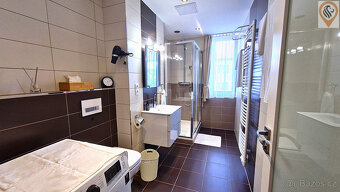 Byt 2+KK, prvotřídní vybavení kuchyně a koupelny, nízké nákl - 10