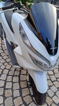 Honda PCX 125 Pearl Cool White - 10