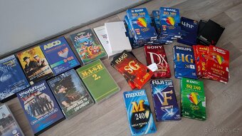 Videorekordér Panasonic NV HD647 + VHS kazety 41 ks. - 10