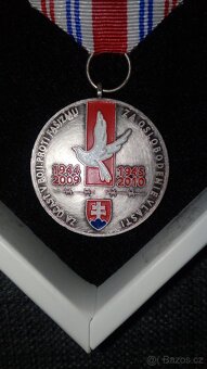 jubilejní medaile + odznáčky - 10