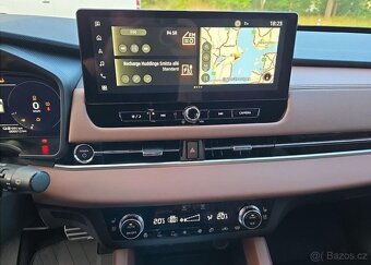 Mitsubishi Outlander 2.4 PHEV Instyle+ | 8 let záru 225 kw - 10