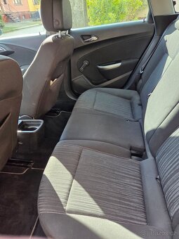 Opel Astra spots tourer 16v benzín - 10