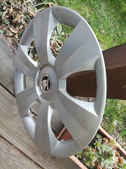 ORIG. POKLICE Škoda 15", 1 KS, ORIG. ČÍSLO 6V0601147C MHB - 10