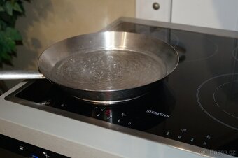 Siemens nerezový vestavný sporák HE33BD550, vyjížděcí dveře - 10