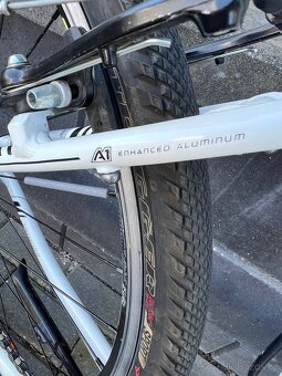 Trekové dámské jízdní kolo Specialized Ariel M - 10