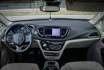 Chrysler Pacifica - 10