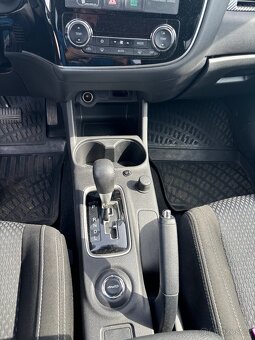 Mitsubishi Outlander 2.0, 4x4 - 10