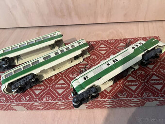 Märklin železniční vůz ST 800 zeleno-béžový Střešní žebra m - 10