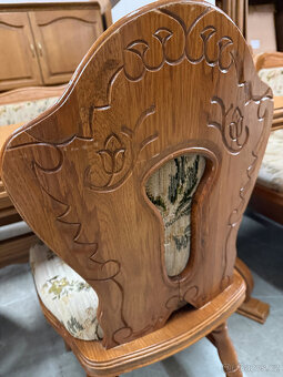 Dvakrát dubová jídelní lavice + stůl a židle - 10