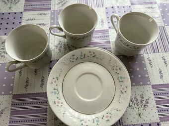Porcelánové hrnky a talíře - 10