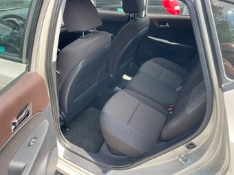 Hyundai I30 1,6 2011 edice Trikolora 1.majitel - 10