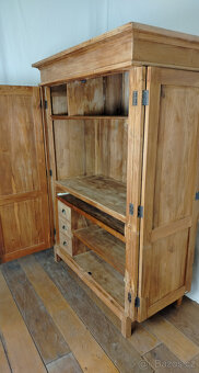 Velká masivní skříň - TEAK - 10