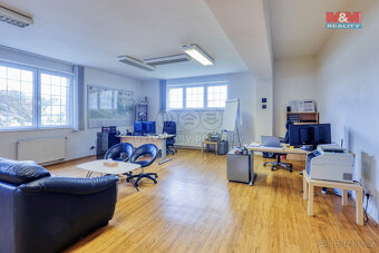 Prodej výrobního objektu, 1048 m², Králův Dvůr, ul. Tovární - 10
