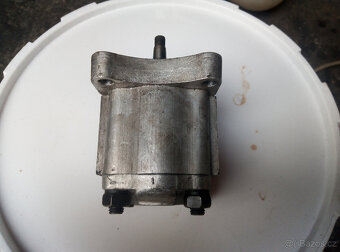 hydraulické čerpadlo 2 různé kusy - 10