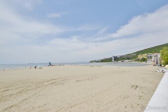 Zařízené studio 1+kk (38 m²) s balkonem v 5.patře SVETI VLAS - 10