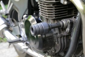 Kawasaki ZR-7 - 10