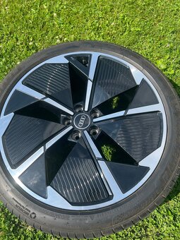 Kola Audi Q4 e-tron - 10