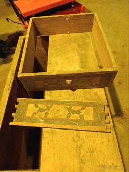 Historická malovaná truhla - 10