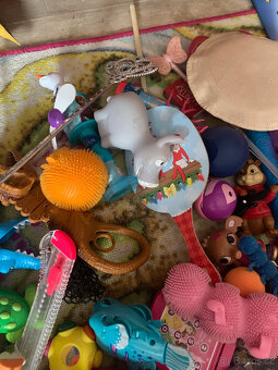 Směs hraček (DeAgostini edice Kouzelné čtení, reprák a figur - 10