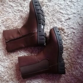 Krásné teplé kozačky vel.38 - 10