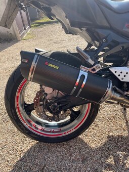 Kawasaki Z1000 - 10